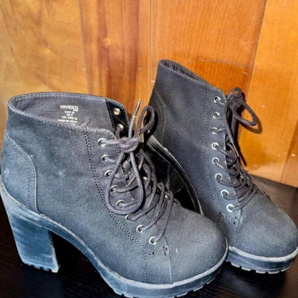 The cutest black chunky platform
